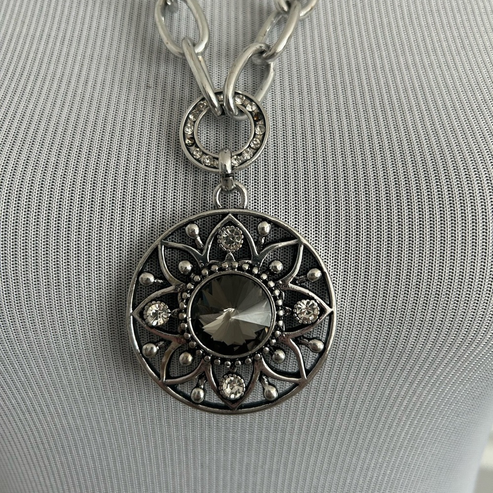 Elegant Silver Pendant Necklace